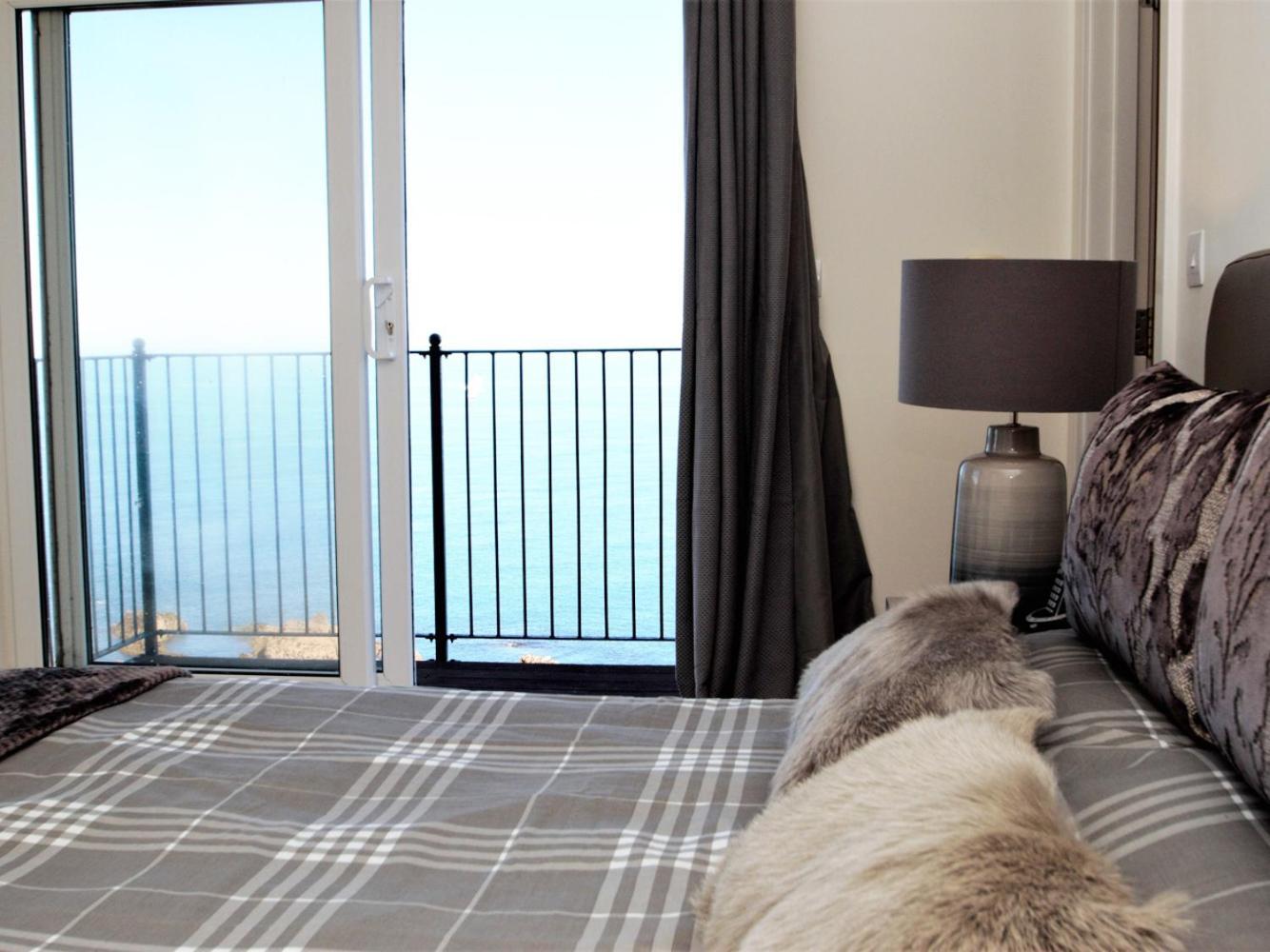 Ocean Breeze Villa Ilfracombe Exterior photo